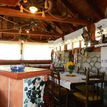 Sadrvan Orman Evi